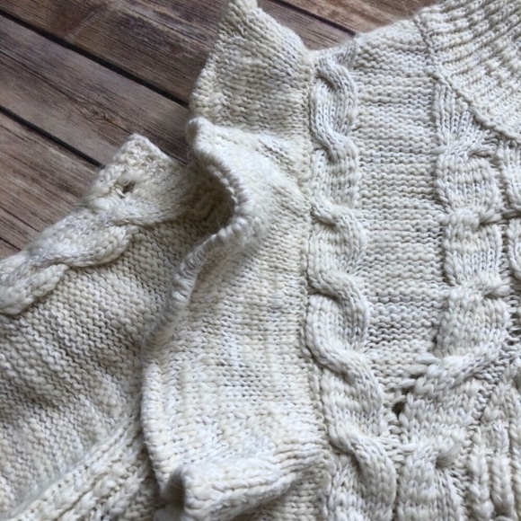 River Island Cold Shoulder Ruffle Top - Picture 2 of 6